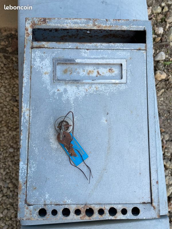 Boîte à lettres en métal (image 1)