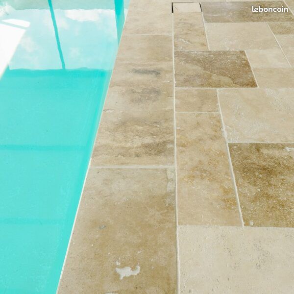 Margelle en pierre naturelle pour tour de piscine (image 1)