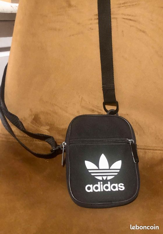 Mini sacoche Adidas pas cher, bon état Accessoires Bagagerie