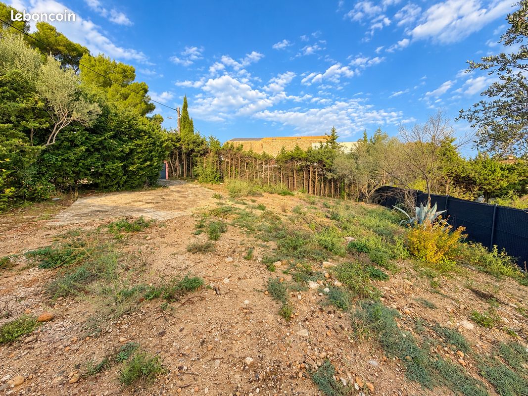 Restinclières - Terrain Viabilisé de 460m² au calme, piscinable, avec permis accordé pour un maison plain-pied · 197 000 €