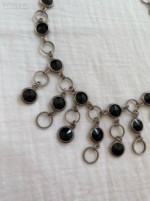 Collier Agatha argenté avec cabochons noirs Collier fantaisie Agatha (image 2)