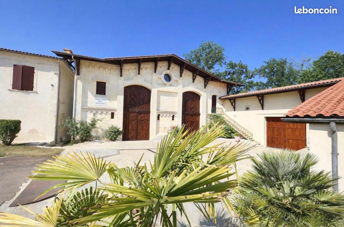 Maison 10 pièces 334 m² · à Tauriac · 334 m² · 825 000 €