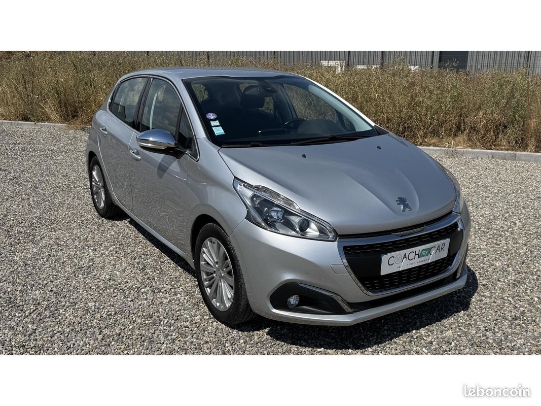 PEUGEOT 208 1.2i 12V - 82 Style (image 3)