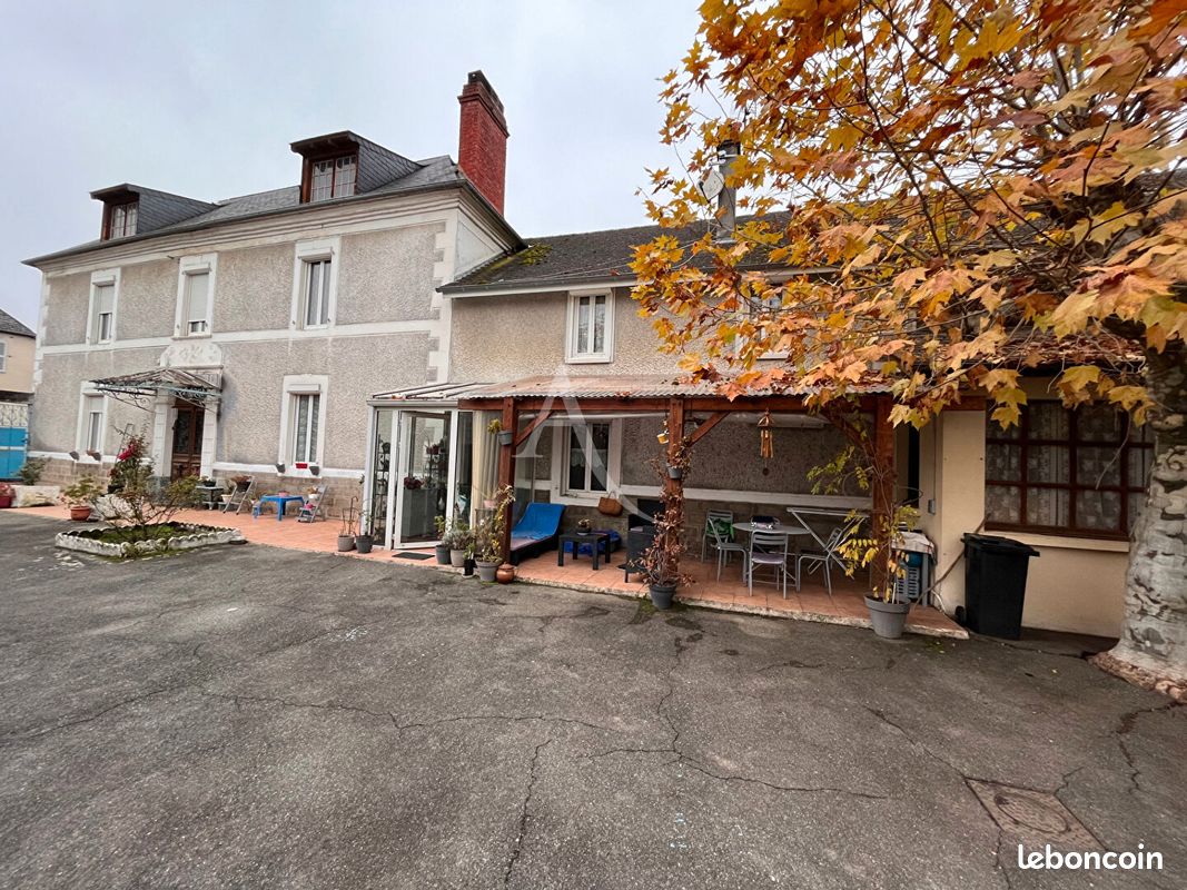Maison 13 pièces 361 m² · à Bordes · 361 m² · 250 000 €