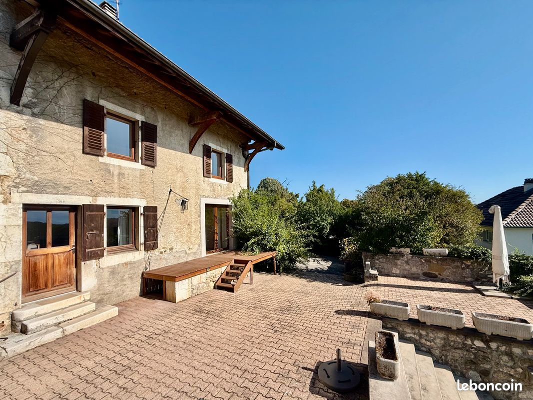 Maison 7 pièces 244 m² · à Divonne-les-Bains · 244 m² · 850 000 €