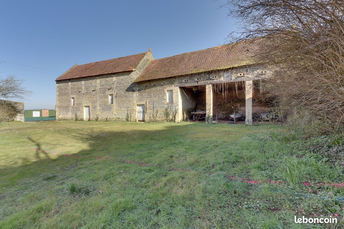 Maison 1 pièce 240 m² · à Rots · 240 m² · 120 000 €