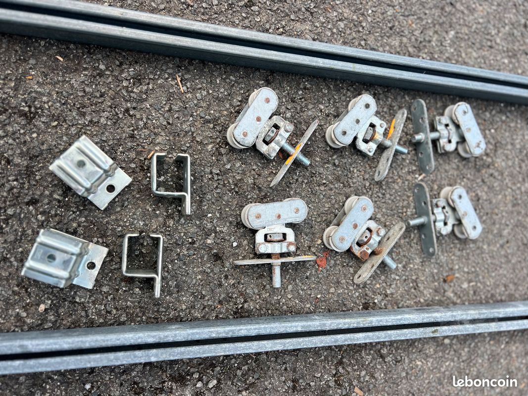 Fixation pour portes coulissantes sur rails acier galvanisés (image 3)