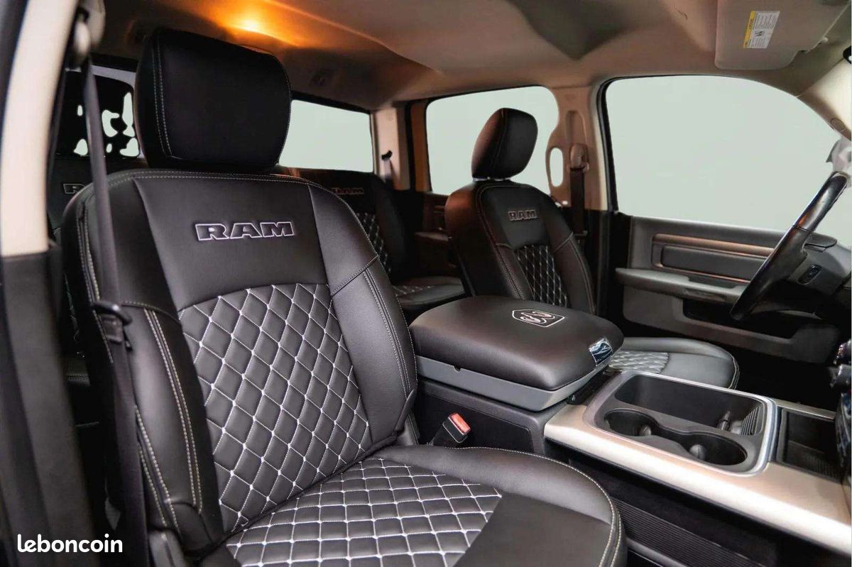 Dodge RAM 5.7 V8 HEMI 4x4 * Pack Offroad Nuit * LED * AHK * R20 (image 25)