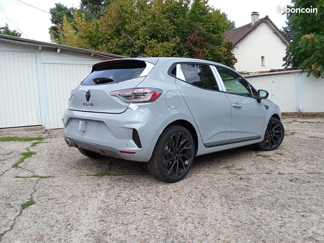 Renault Clio ALPINE neuve Prix Hors Taxe Vente à l'export UNIQUEMENT (image 2)