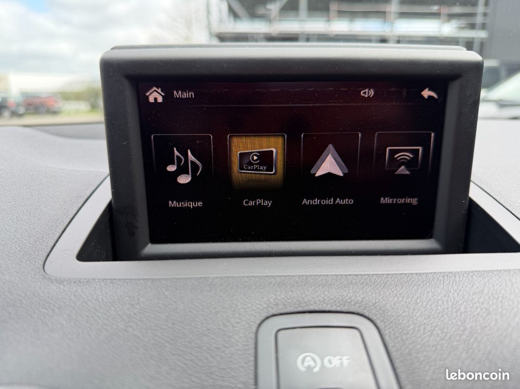 AUDI A1 SPORTBACK 1.6 TDI 105 Ambiente (image 24)