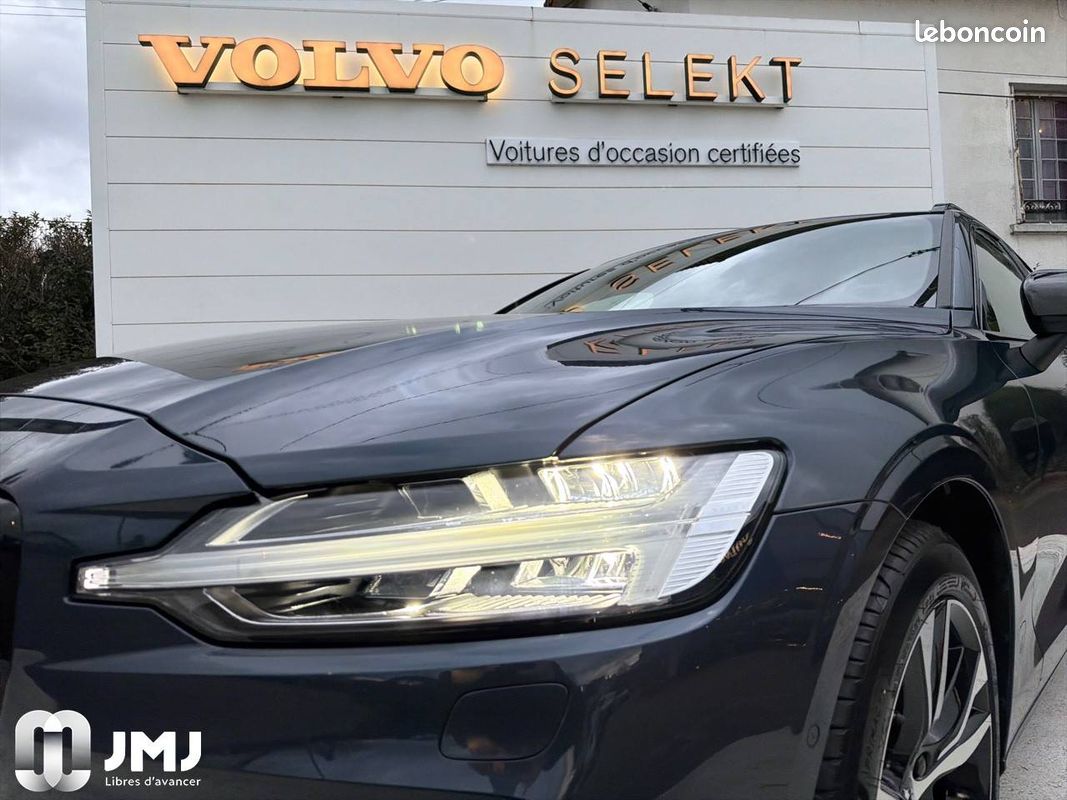 VOLVO V60 B4 197 ch DCT7 Ultra Style Dark (image 30)