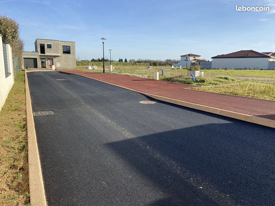 GENAS - Parcelle de terrain à bâtir - viabilisée - libre constructeur · 250 000 €