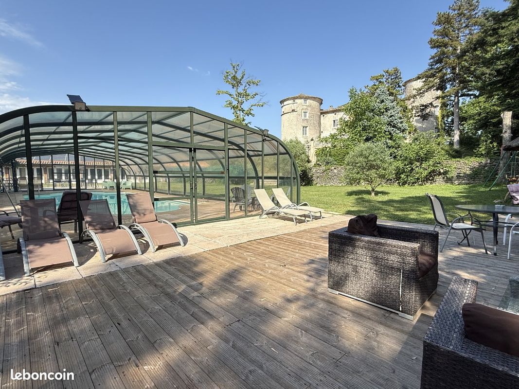 Maison 50 pièces 1500 m² · à Chomérac · 1 500 m² · 3 900 000 €