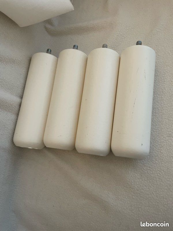 Pieds de sommier blanc (image 1)