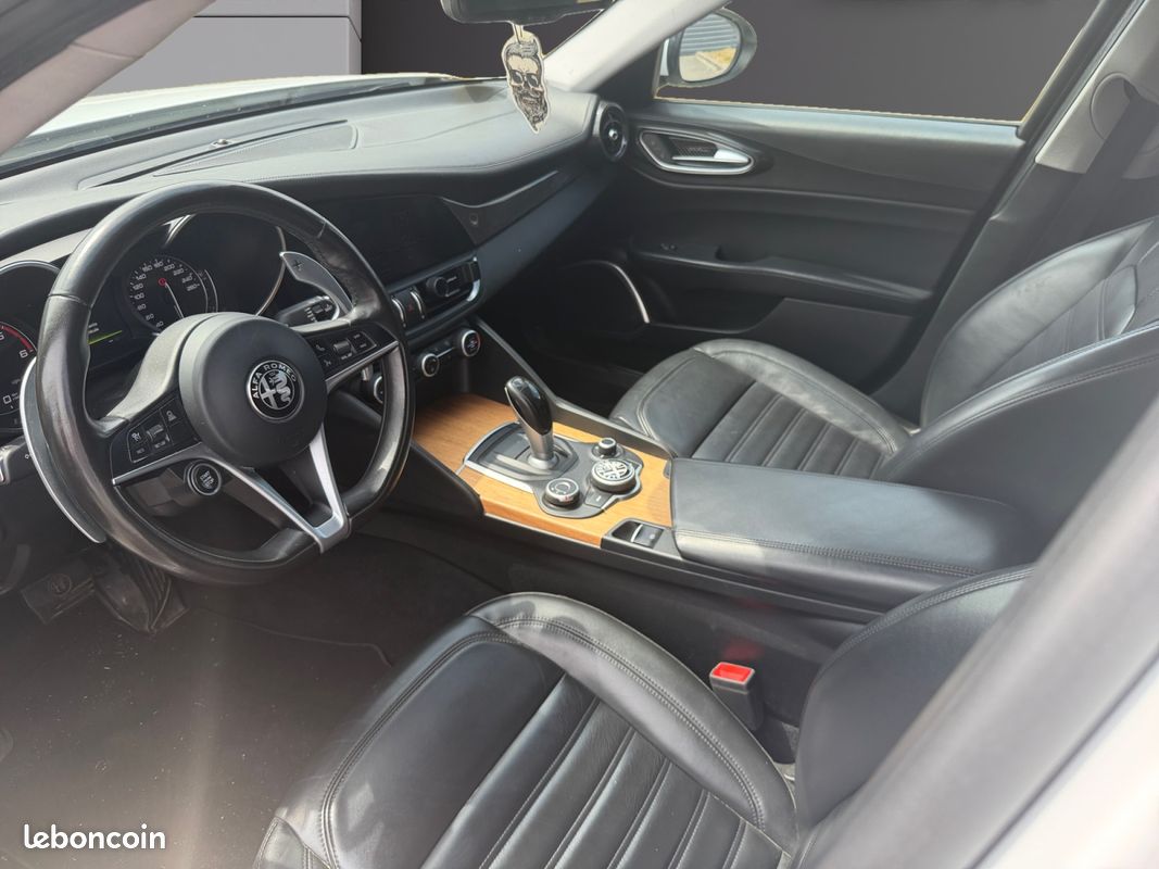 ALFA ROMEO GIULIA 2.2 JTD 180 LUSSO AT 180Ch Garantie 12 mois (image 12)