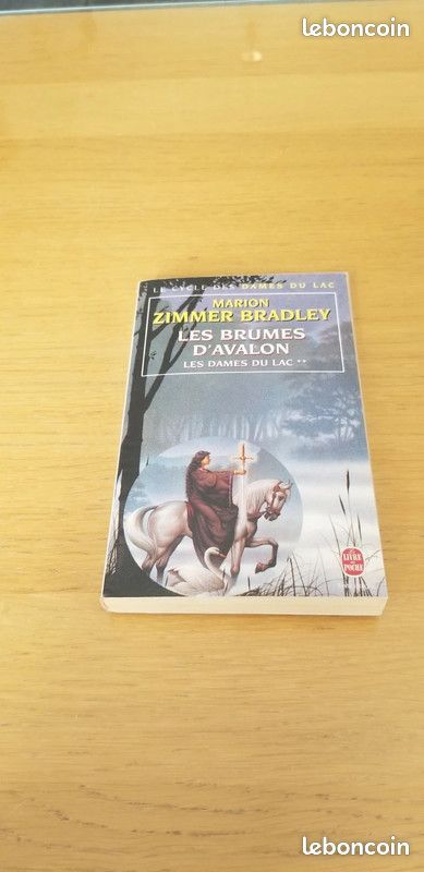 Livre les brumes d'avalon Zimmer Bradley (image 1)