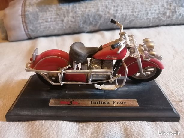 ENSEMBLE DE JOUETS comprenant une moto Indian