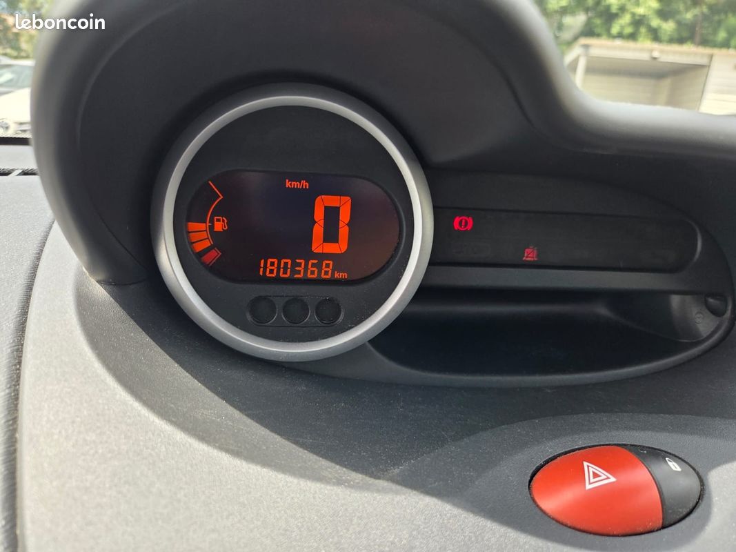 RENAULT TWINGO II 1.2 LEV 16v 75 115g eco2 Dynamique (image 7)