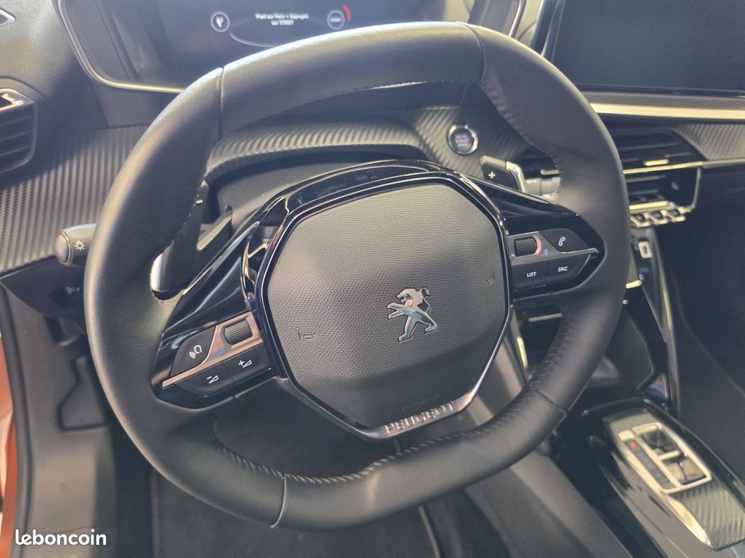 PEUGEOT 2008 PureTech 130 S&S EAT8 Roadtrip (image 16)