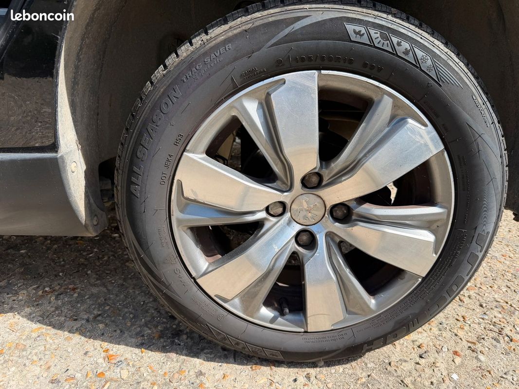 Peugeot 2008 1.6EHDI ALURE CARNET ENTRETIEN SUIVI KIT DISTRIBUTION NEUVE GPS PAIEMENT 4 OU 10 FOIS (image 14)