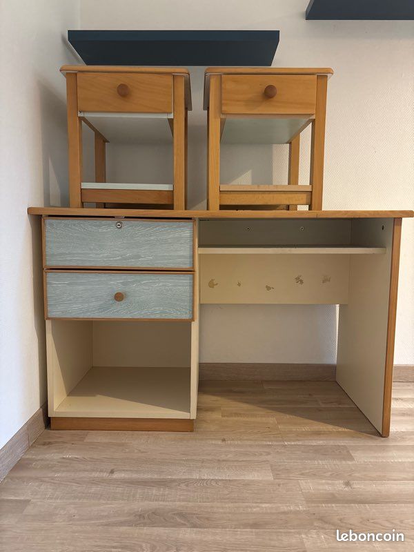 Bureau (image 1)