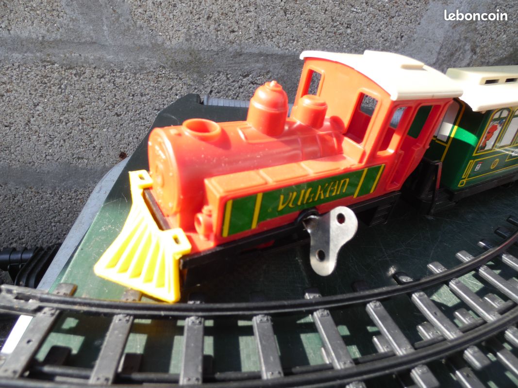 Jouet Ancien : Gare En Tôle Pour Train Mécanique - Vintage, En L'état D'origine