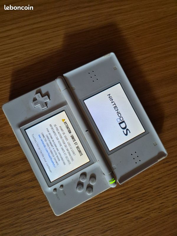 Nintendo DS Lite Blanche Fonctionnelle (Défaut charnière capot) (image 2)