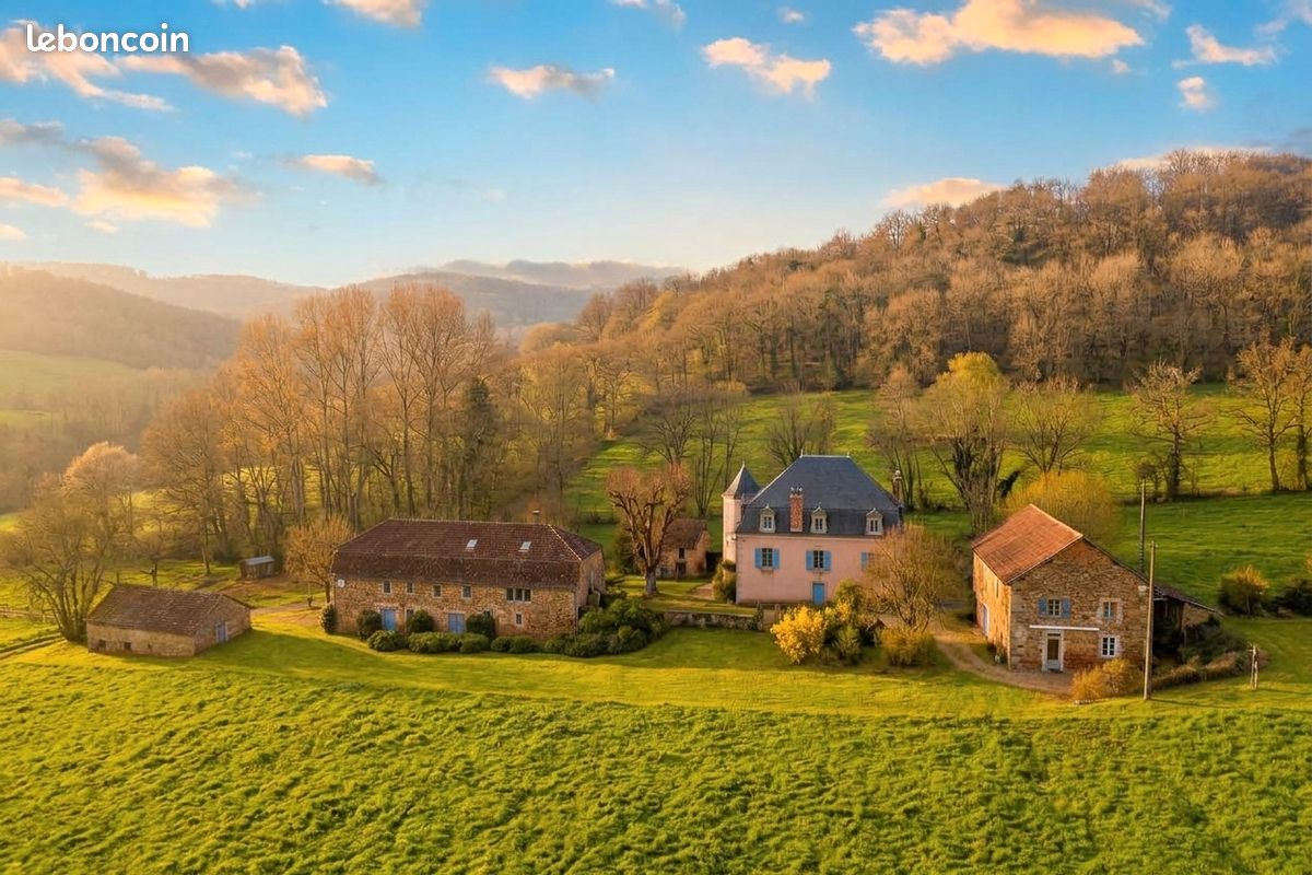 Maison 27 pièces 664 m² · à Saint-Michel-Loubéjou · 664 m² · 890 000 €