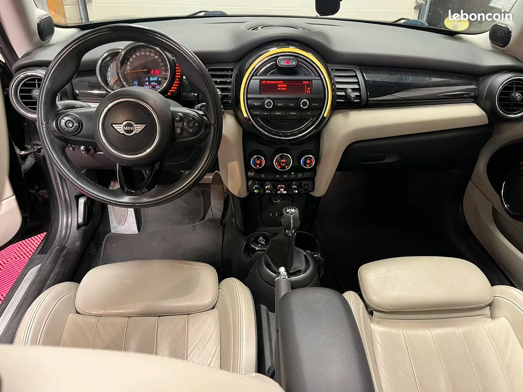 Mini MINI III Cooper D 1.5 116ch Pack Chili / Toit ouvrant / Sono Harman Kardon (image 16)