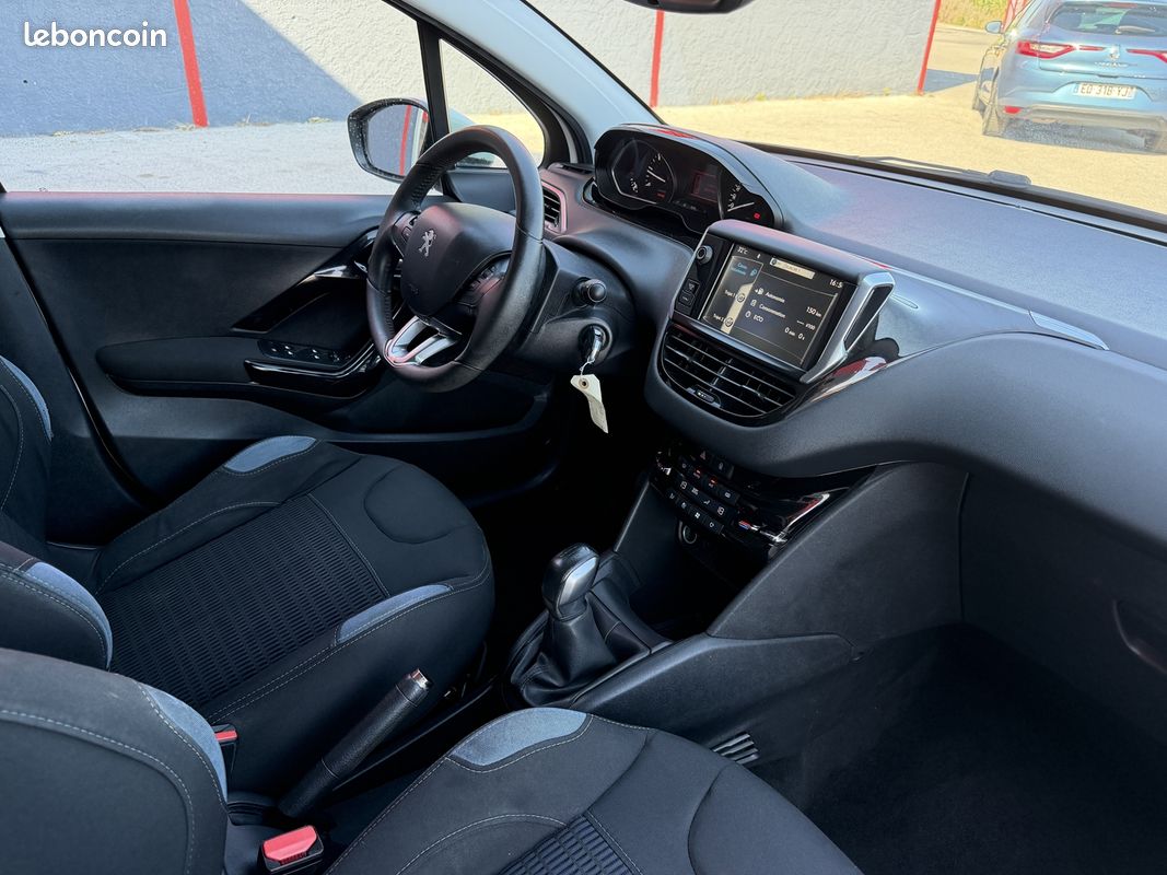 Peugeot 208 1.6 E-HDI FAP STYLE 5P (image 9)