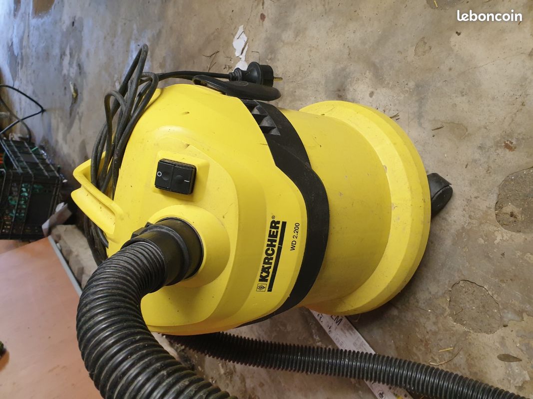 Aspirateur karcher wd 2.200 aspire eau et poussiere (image 1)
