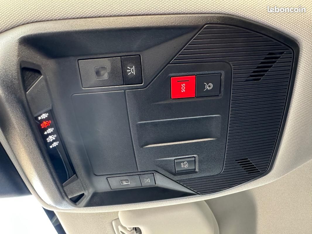 Peugeot 308 SW Hybrid 145 e-DCS6 Allure (image 24)