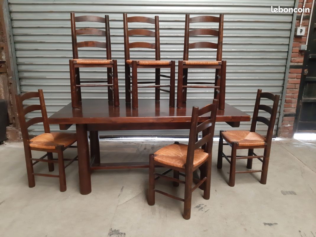 Table et chaises brutalistes (image 1)