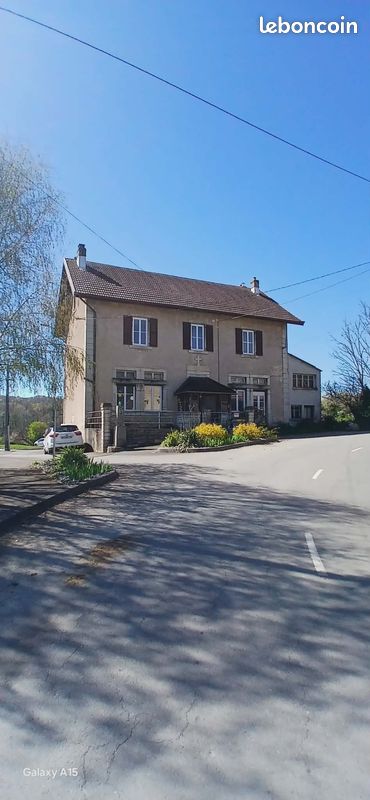 Maison 6 pièces 185 m² · à Saint-Dizier-l'Évêque · 185 m² · 210 000 €