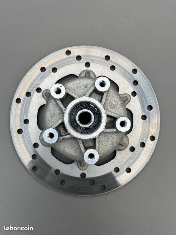 Disque de frein et moyeux avant Vespa (image 1)