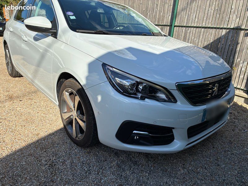 Peugeot 308 130ch Tech Edition 2018 (image 4)