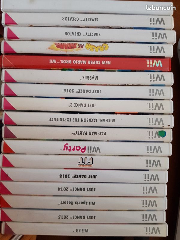 Console Wii + 4 manettes et nunchunk + wii fit + 15 jeux + chargeur + divers accessoires (image 2)
