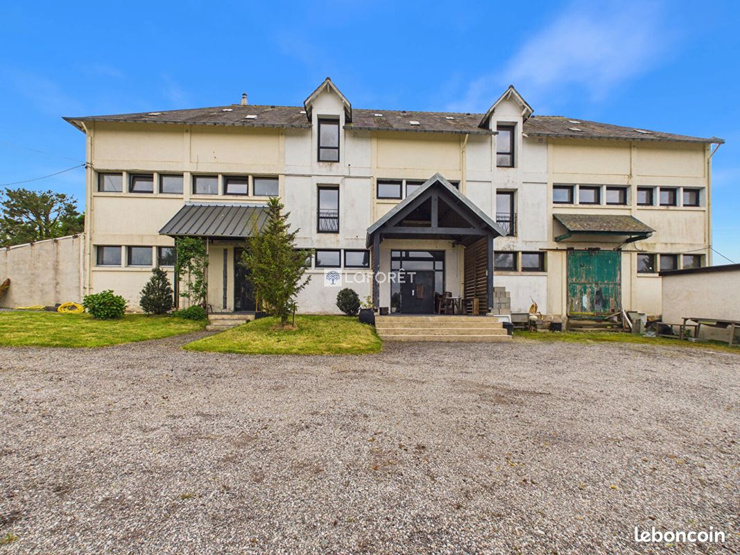 Maison 18 pièces 401 m² · à Pleyben · 401 m² · 829 900 €