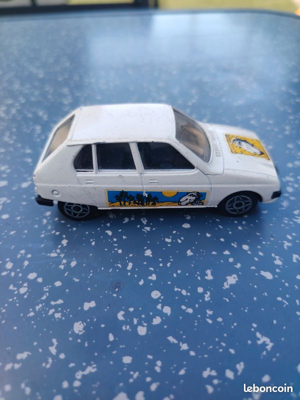 Citroën Visa de 1980, fabriquée par Solido à l'échelle 1/43 (référence catalogue originale 1302) (image 4)