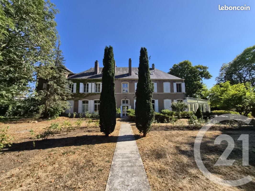 Maison 21 pièces 515 m² · à Pouilly · 515 m² · 1 270 000 €