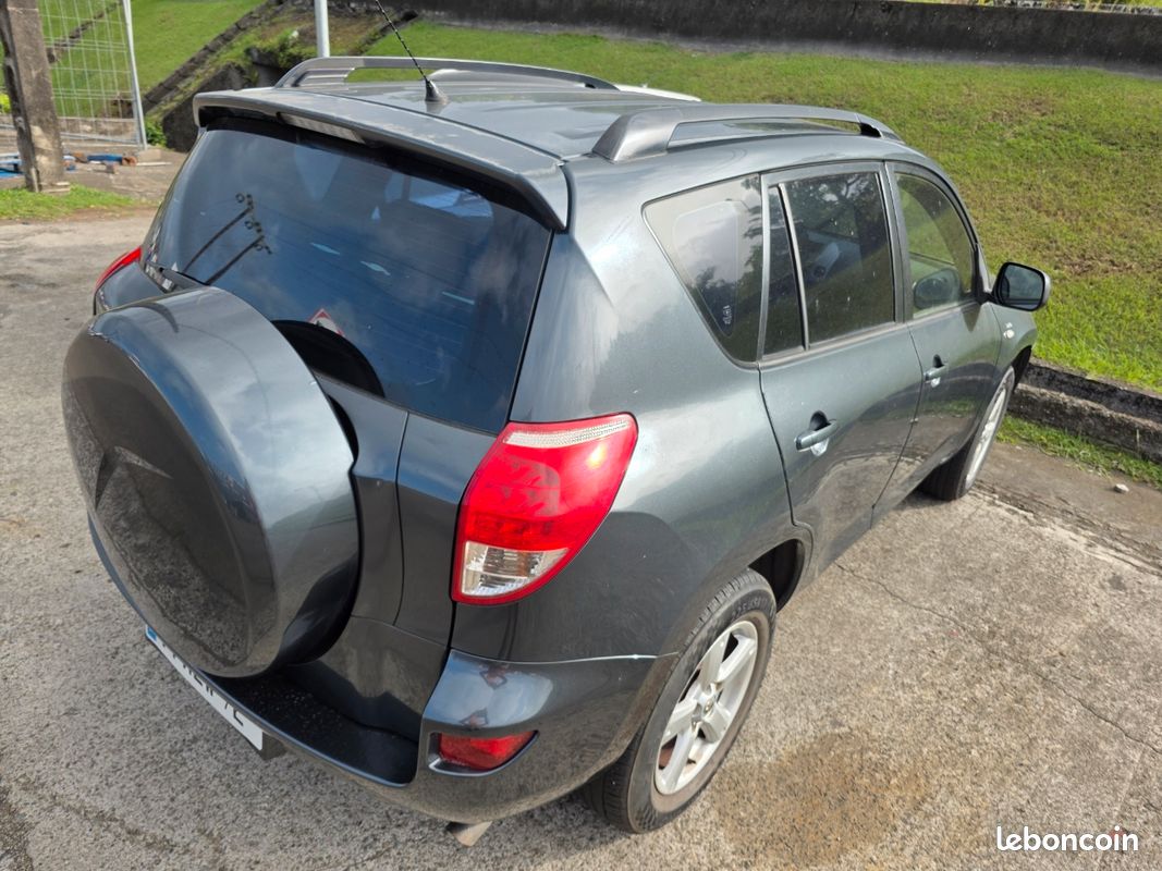 Vend Toyota rav 4 diesel roule tout le jours boîte de vitesse manuelle contrôle technique OK prix 5300. Tel. 681011 (image 3)