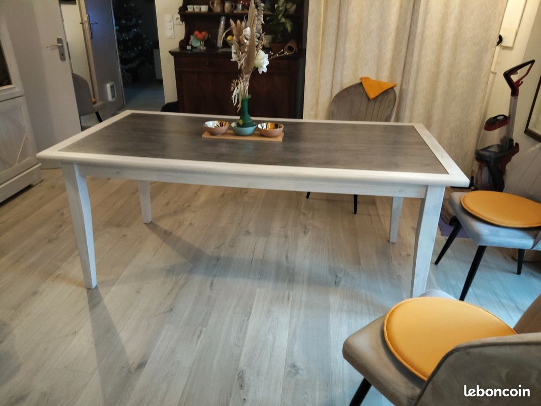 Table de salon blanche (image 1)
