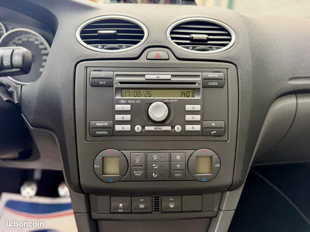 FORD FOCUS ST 2.5 225Ch MK2- Toit ouvrant - xénons - Première main (image 21)