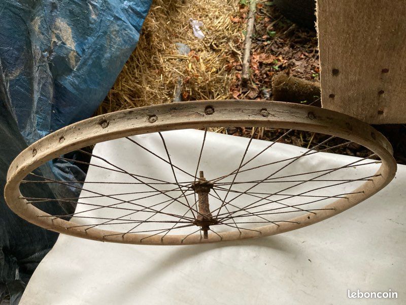 ROUE AVANT BOIS 700 vélo collection ancien randonneuse piste course eroica EUR 70,00 - FR