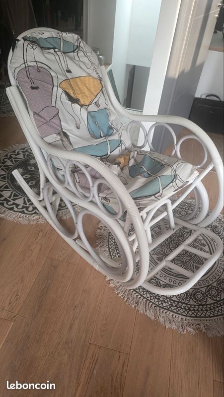 Rocking chair (image 1)