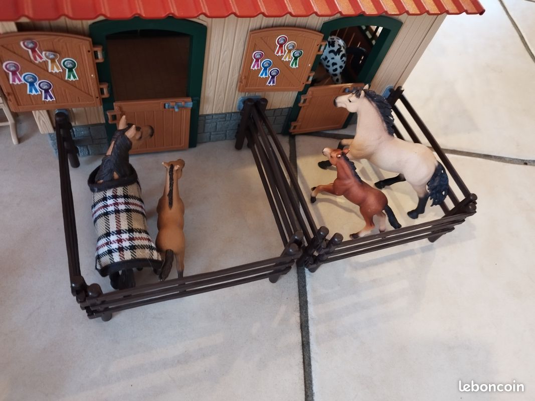 Écurie Ranch Schleich +pré pour chevaux avec portail+ course d'entraînement et d'agilité+ chevaux et poulains supplémentaires (image 11)