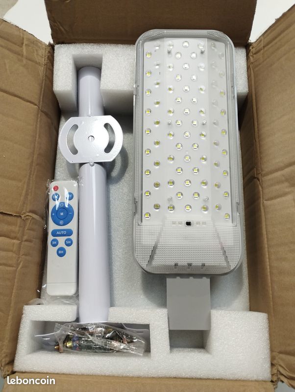Lampadaire Solaire LED Extérieur (image 1)