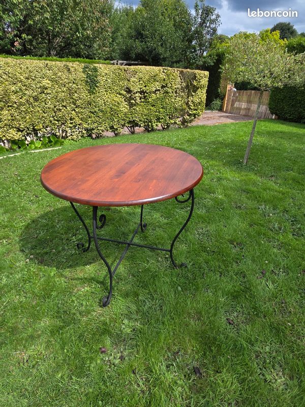 Table ronde (image 1)