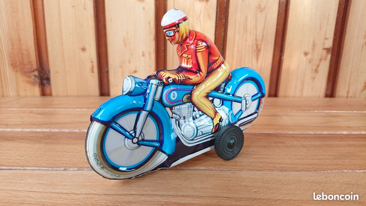 Moto rouge Paya et pilote jouet ancien tôle lithographiée