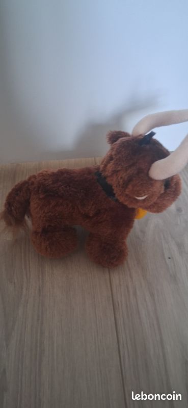Peluche taureau avec une clochette (image 3)
